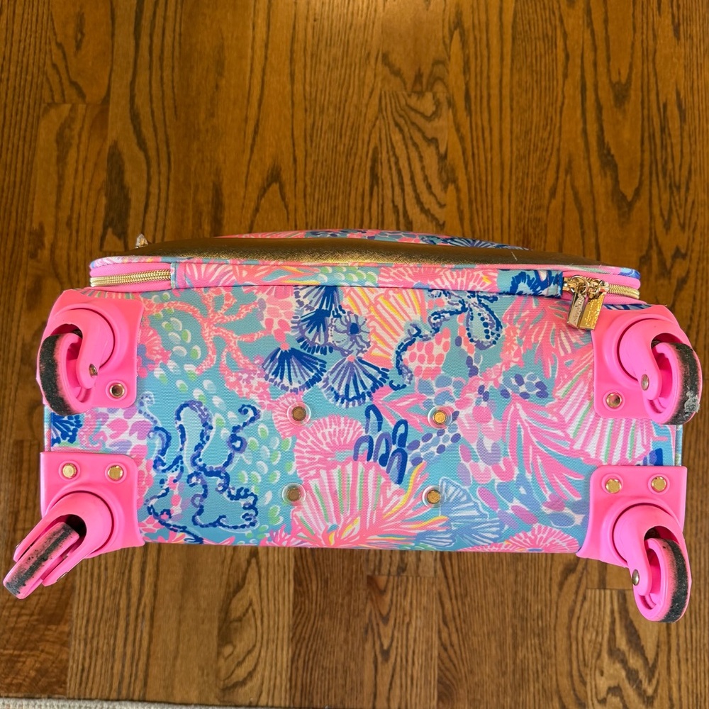Lilly Pulitzer Carry On Luggage Suitcase Splendor in the Sand - Picture 8 of 17